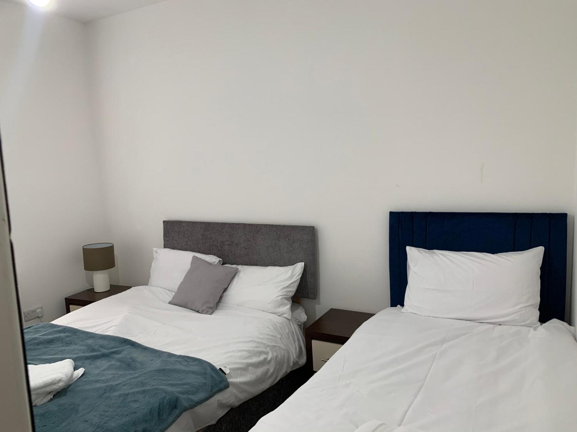 Serene Suites: Family-Friendly Retreat with Free Parking and Wi-Fi Ilford Exterior photo